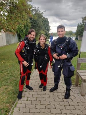 3 wartende Taucher beim Tauchsport Vienna