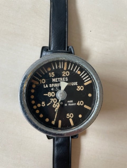 Tiefenmesser in Schwarz